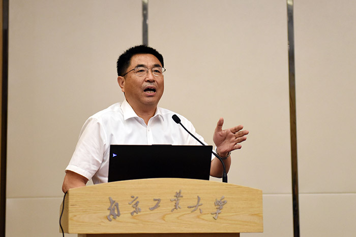 第一届工业碳达峰碳中和前沿论坛暨江苏工业碳达峰碳中和研究基地揭牌仪式在南京工业大学举行